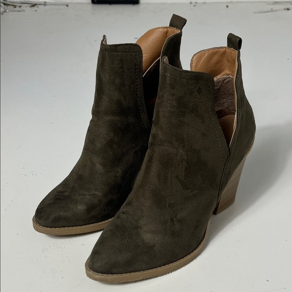 Charlotte Russe Sz 9 Olive Green Silver Detail Open Sides Heeled Boot - Picture 1 of 5